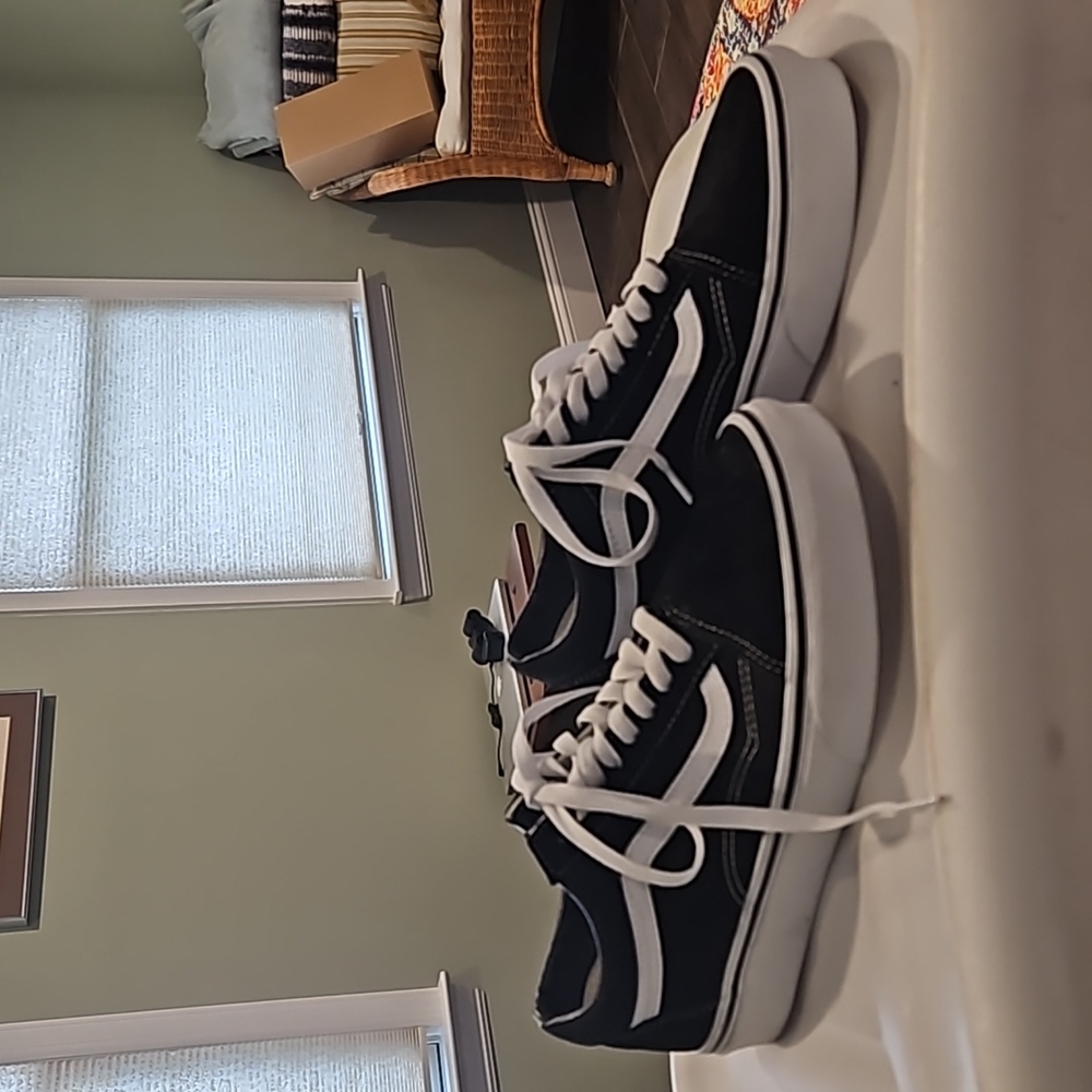 VANS 8.5 BLACK CANVAS WOMENS SNEAKERS OLD SKOOL NEVER WORN